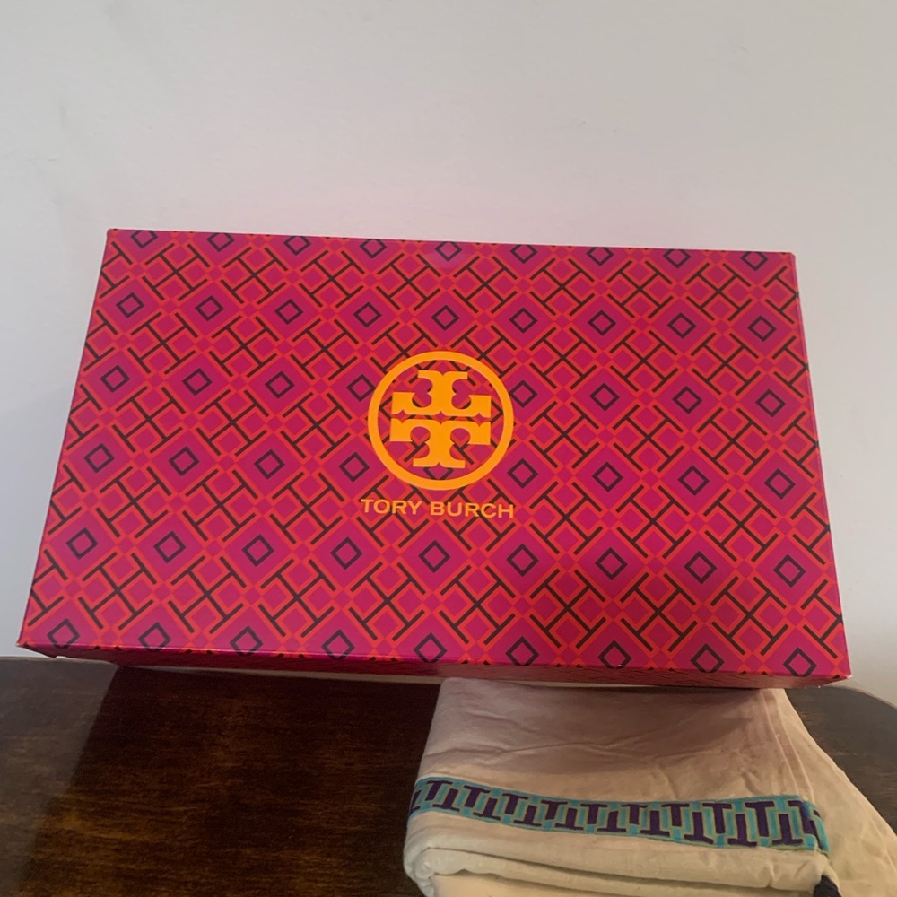 New Tory Burch shoe box color is